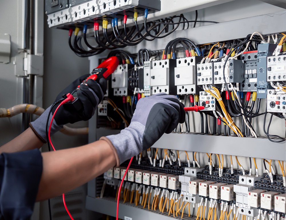 Electrician performing residential electrical repairs in Peralta